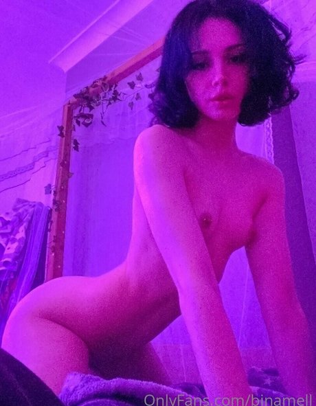 Mina Bell perfekte galerien