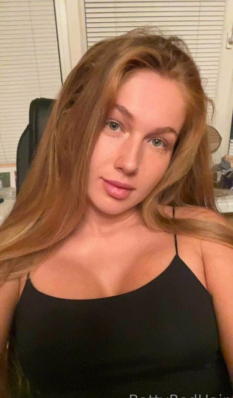 batty red hair nackt top foto