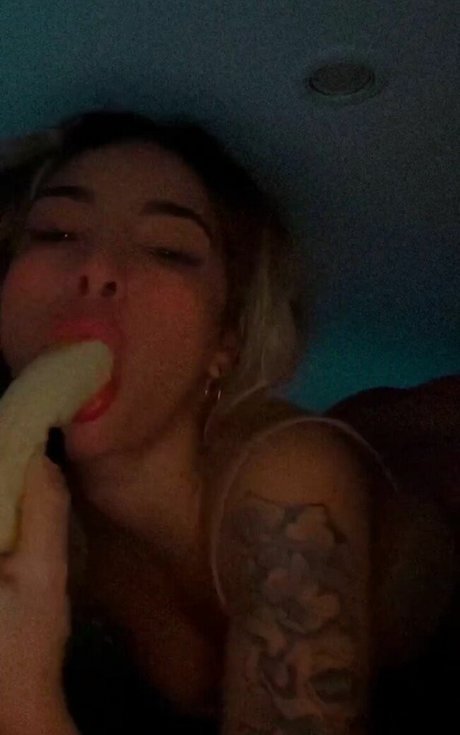 Jeeniibm model perfekte bilder