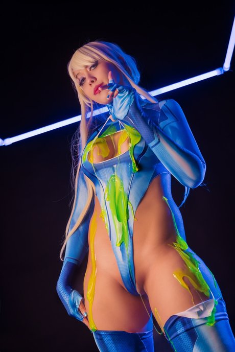 Dira Cosplay sexy erotische bild