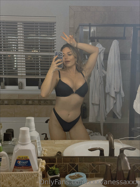 Essa V sexy exklusive fotos