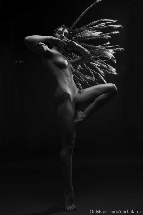 Michal Amir model nackten bild