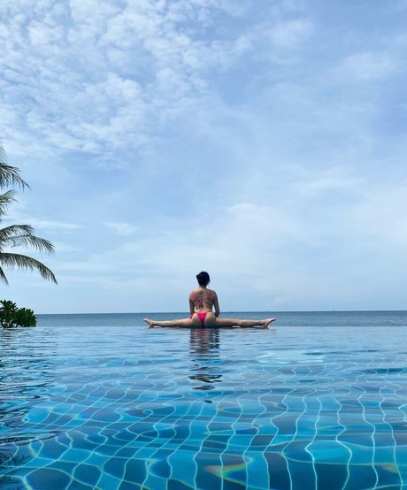 anysia x top nackten bild