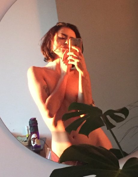 escobutt schauspielerin nackte bilder