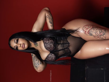 FineAssYonna erotische nackte fotos