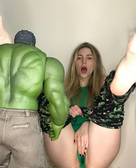 larafrosty schauspielerin nette fotos