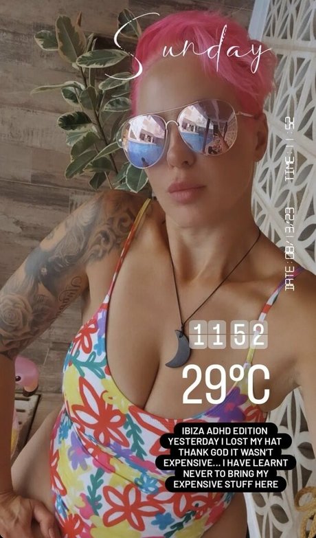 Iamrebeccanicholls erwachsene nacktheit galerien