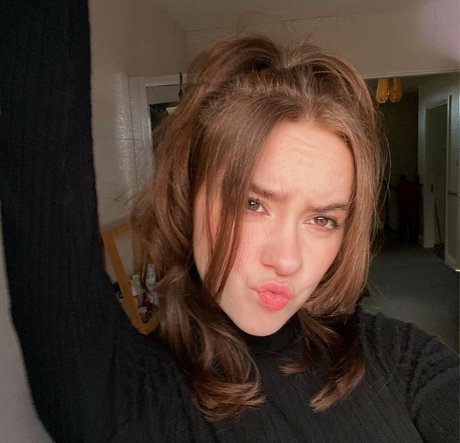 Laura Anne nackt erwachsene foto