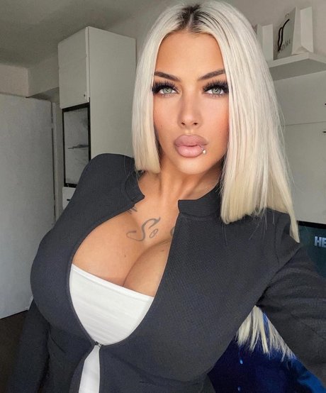 Deminecka schöne akt galerien