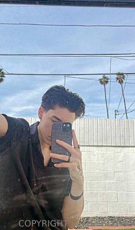 dünnes model onlyfans top kunst galerien