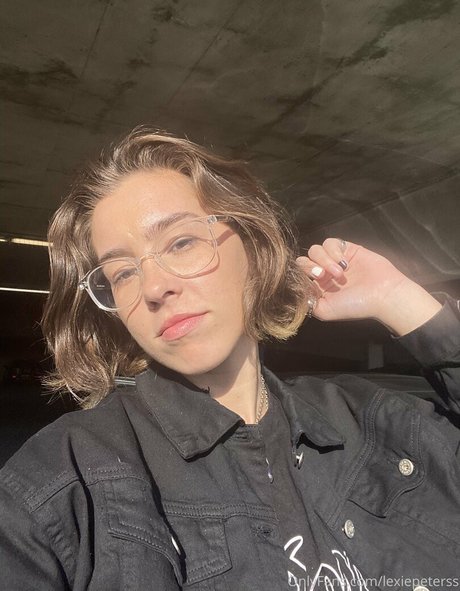 asiatischer dreier onlyfans sexy pornografische bild