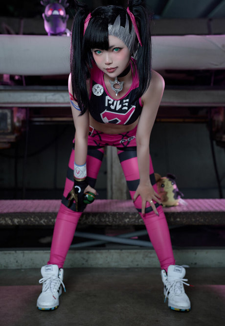 ZinieQ schauspielerin kunst galerien