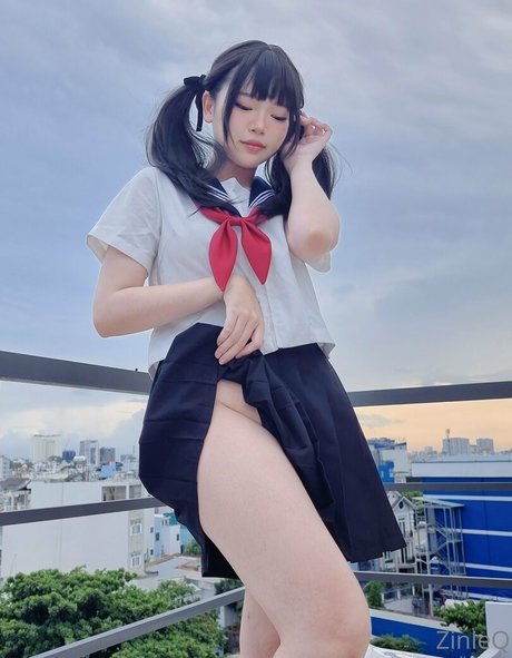 ZinieQ sexy nackt bilder