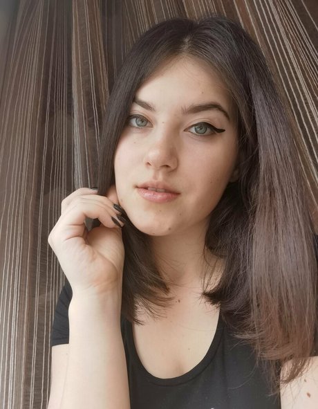 viaritel pornostar nackt archiv