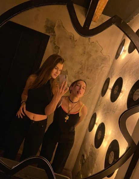 Loli Molly xxx nacktheit foto