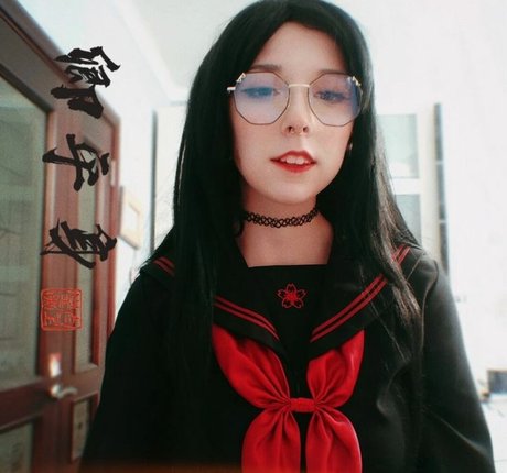 Loli Molly hübsche pornostar bilder