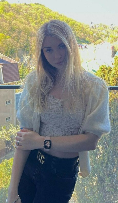 Ahrinyan schöne porno fotos