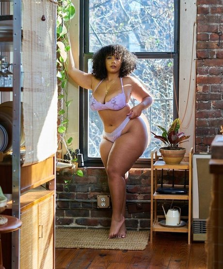 Scarlet Cas exklusive xxx foto