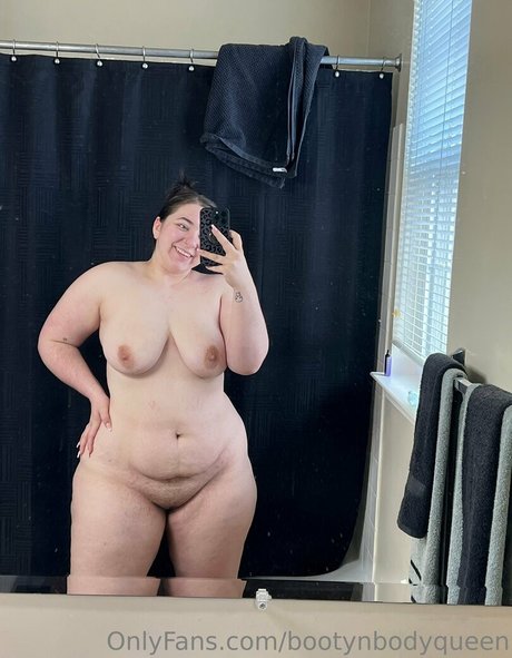 bootynbodyqueen schauspielerin nackt bild