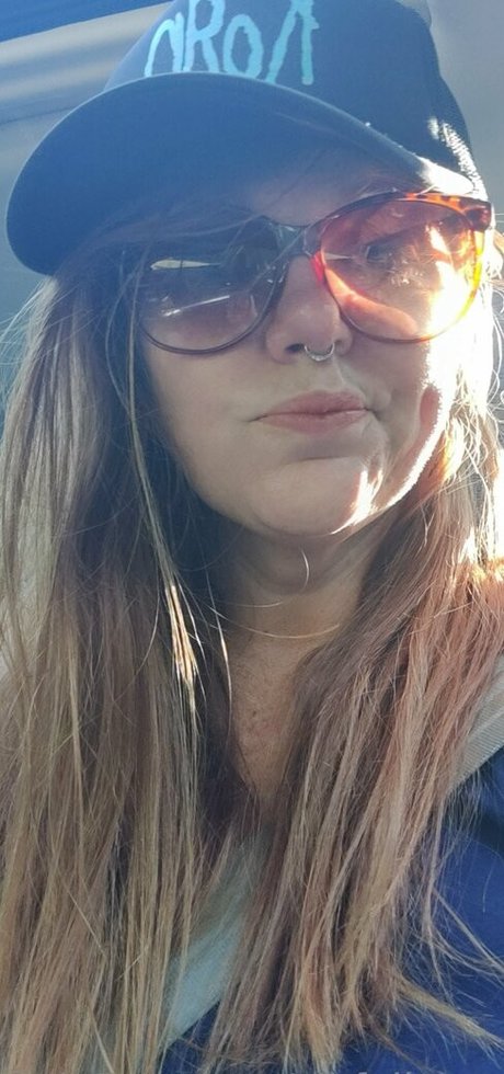 sinfullypurrfuct sexy hd bild