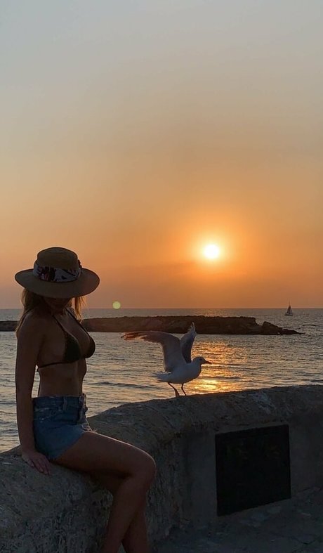 Maria Eugenia Suconic schöne porno bilder