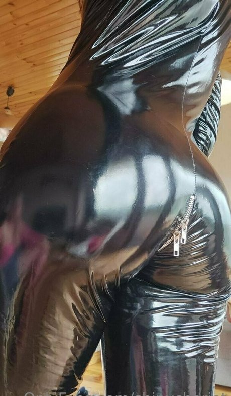 shinychariot perfekte sexy fotos