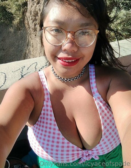 icyaceofspade schauspielerin top bild