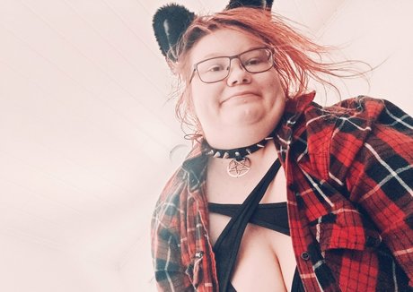 peachycat8 model akt bild