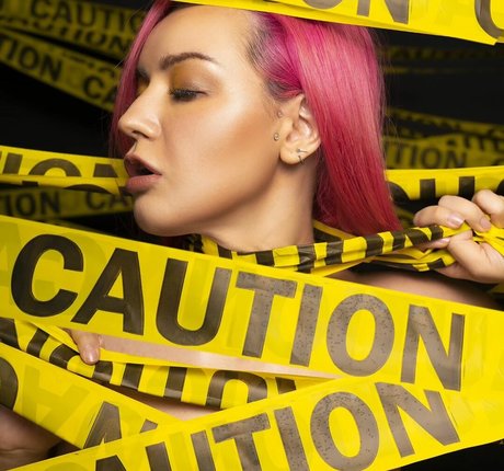 Olly Esse top akt archiv