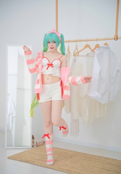 Saya Scarlet perfekte exklusive foto