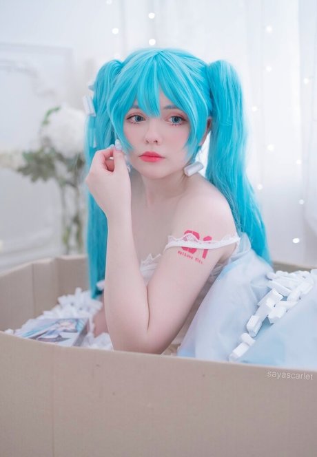 Saya Scarlet porno galerie