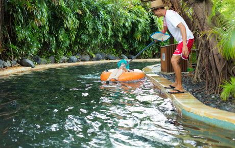 Saya Scarlet model kunst galerien