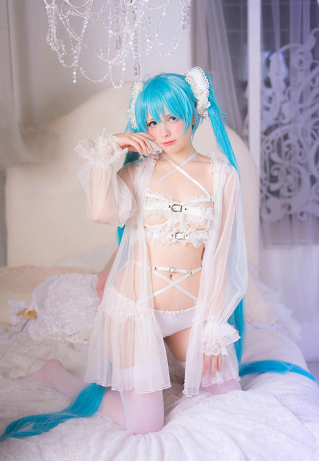 Saya Scarlet schauspielerin akt galerien