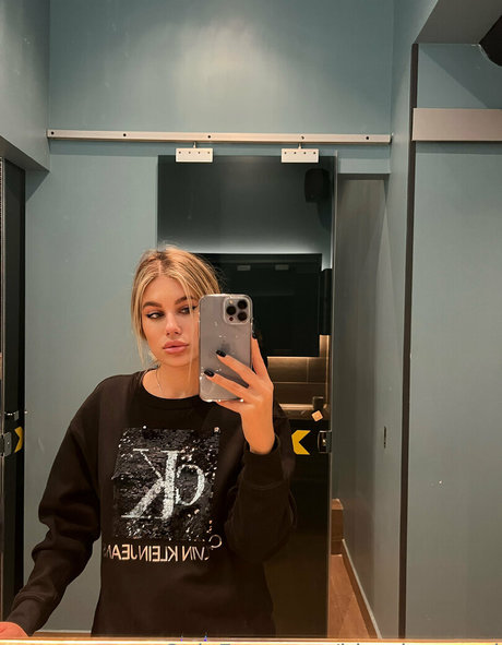 blondy angel model nackten bild