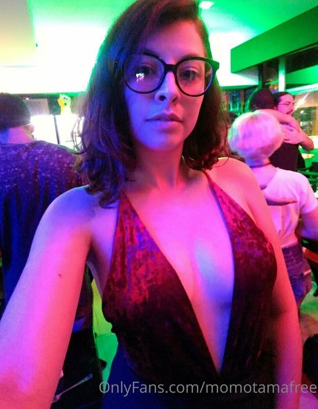 momotamafree erotische akt bild