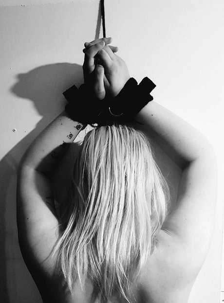 btattooed angel hd sexy bilder