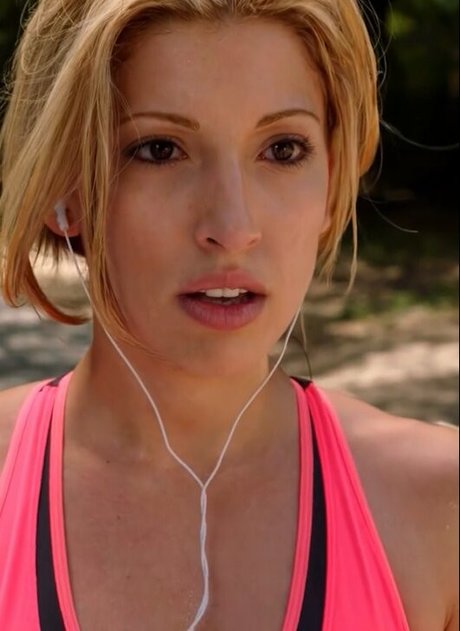 Tania Raymonde hd erotische bild