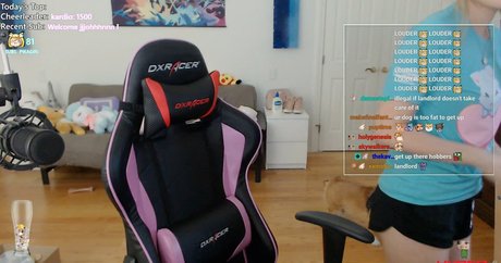 Plushys nacktheit erwachsene fotos