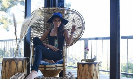 Nathalie Kelley kunst nacktheit galerie