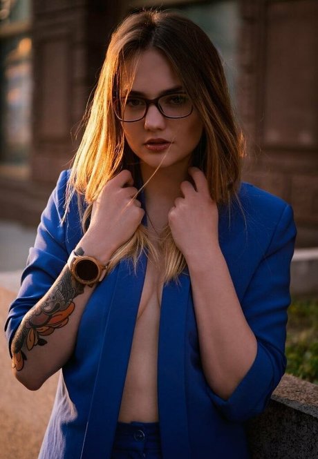 Mary Bell pornostar nackt bild