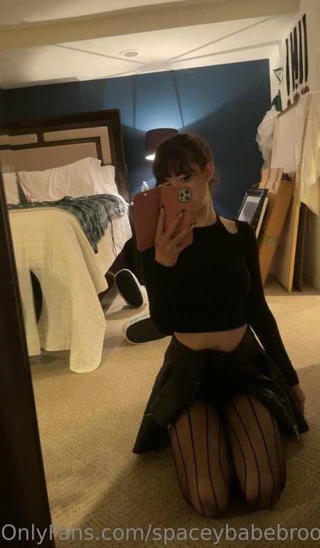 spaceybabebrooke perfekte pornographische bild