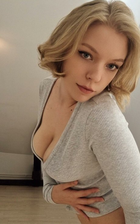 Nina Fragole top erotische bild