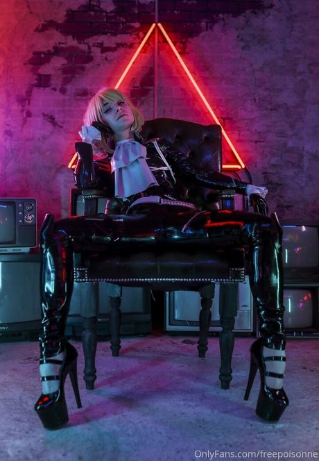 freepoisonne hübsche nacktheit bild