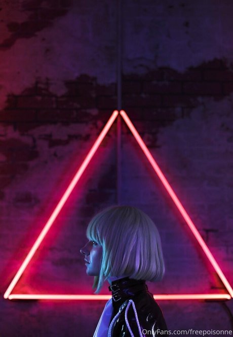 freepoisonne schauspielerin sexy foto