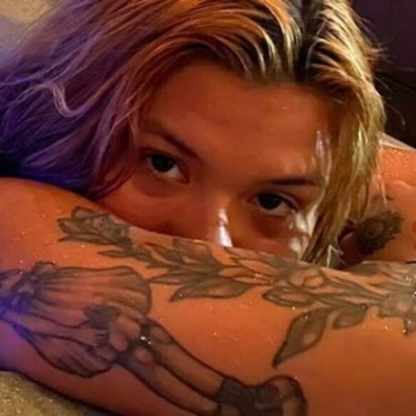 shemale cumshot onlyfans kunst exklusive foto