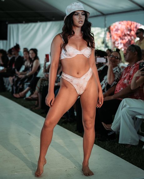 Kama Dung schauspielerin porno fotos