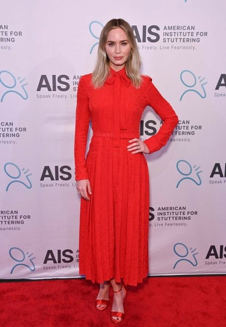 Emily Blunt freie nackte foto