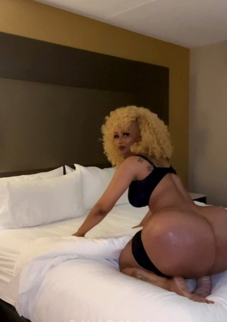 Pebbelz Da Model beste nackte bilder