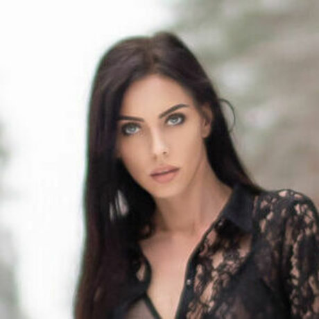 Miss Electric model porno galerie