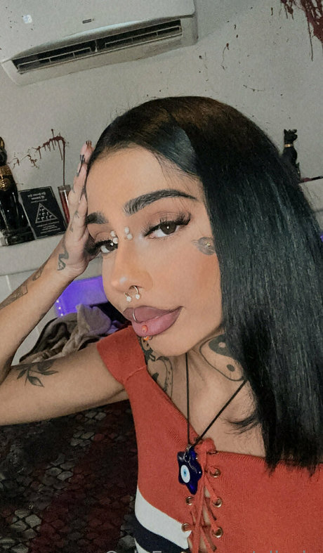 glizzjo model xxx bild